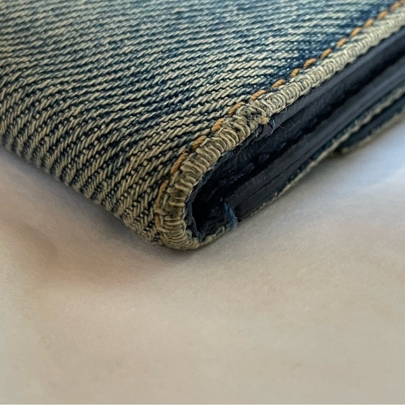 VERY RARE Chanel Vintage Denim CC Compact Wallet - Picture 5 of 16